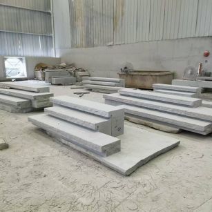 百色 整石台阶（大面火烧+侧面自然面），出货前厂内拼装