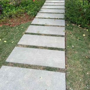 百色 芝麻黑小区踏步、汀步石铺装效果