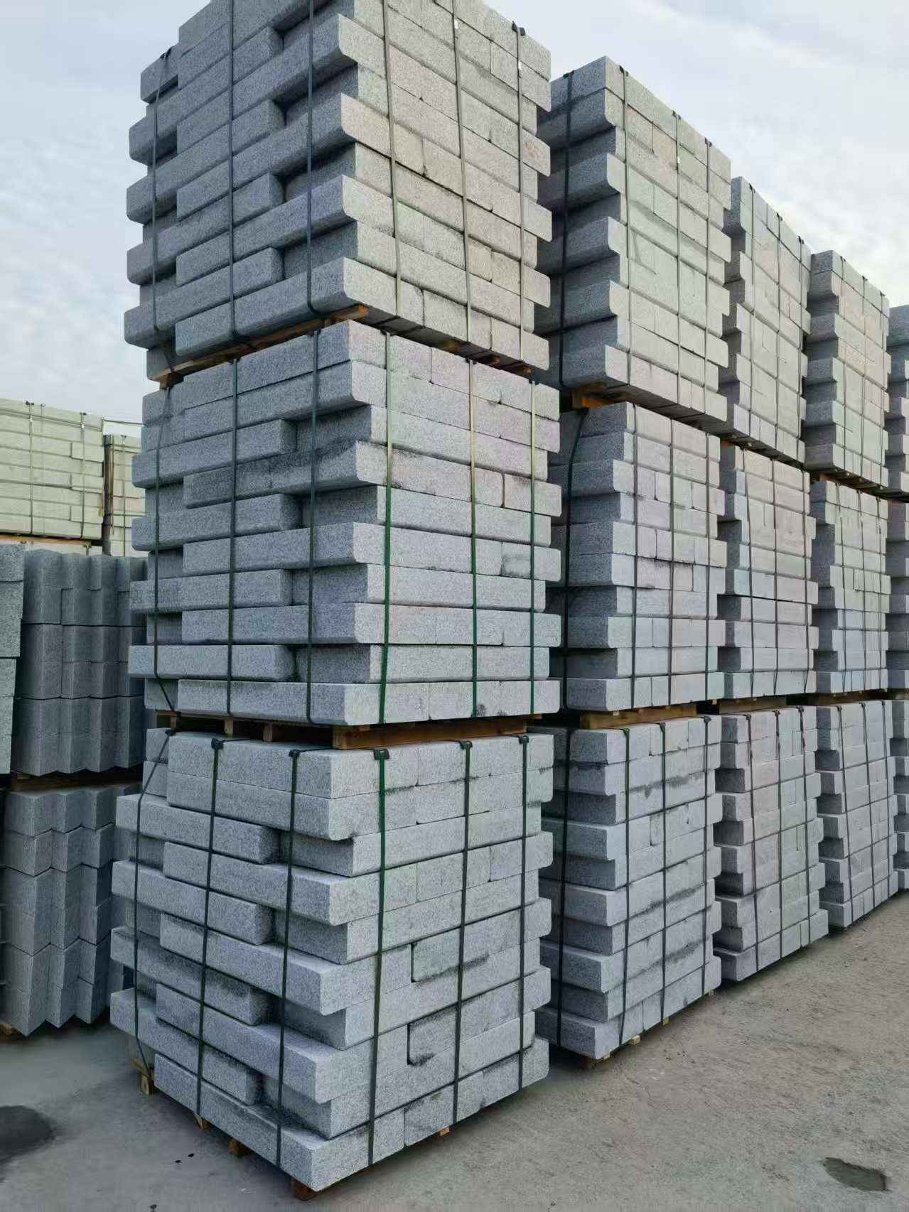 百色 路沿石（路侧石），颜色一致，尺寸标准