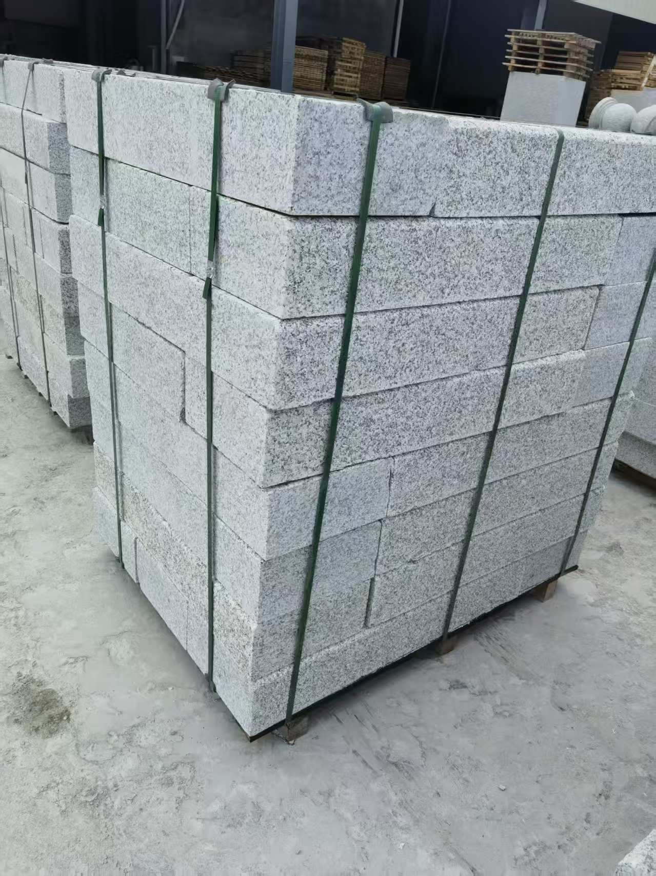 百色 芙蓉白火烧两面路沿石