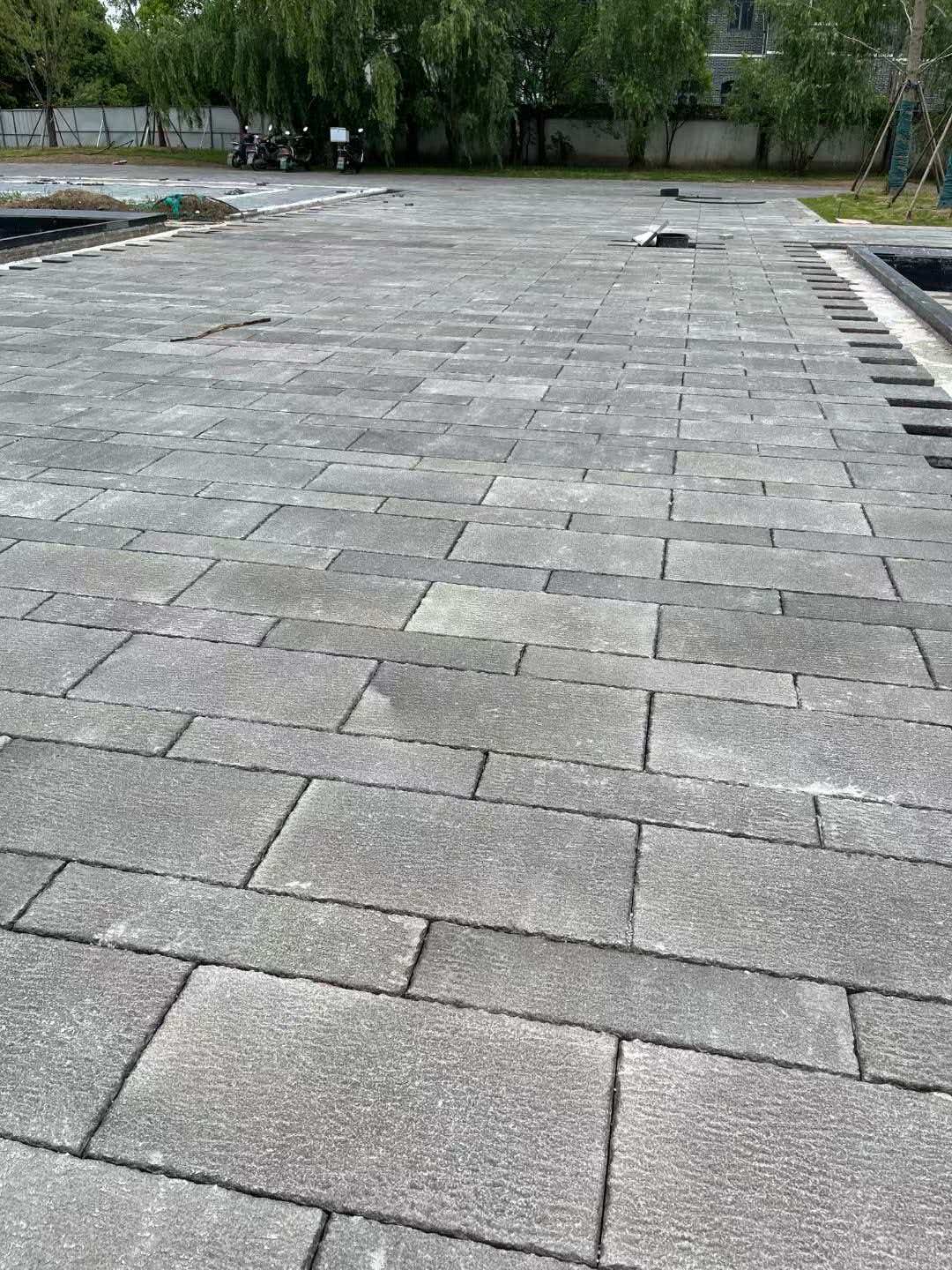 百色 工地仿古石铺装现场实拍