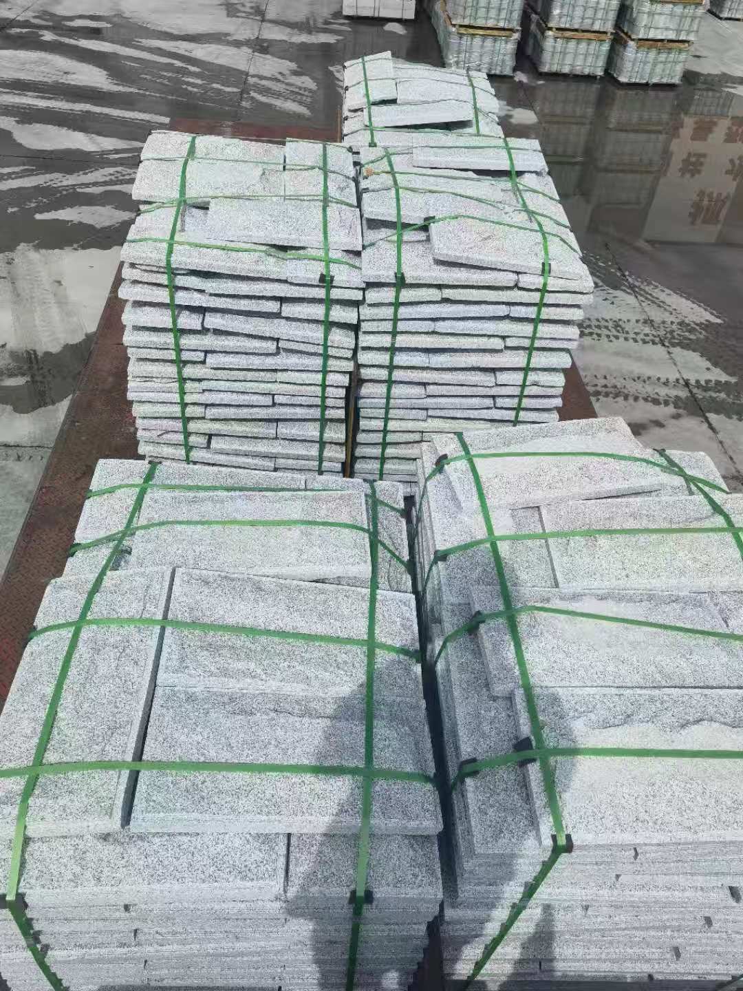 百色 芝麻白蘑菇石装车出货