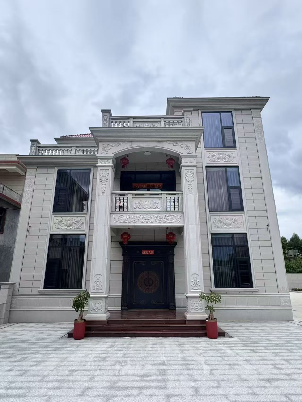 百色 芝麻白石材别墅干挂案例展示