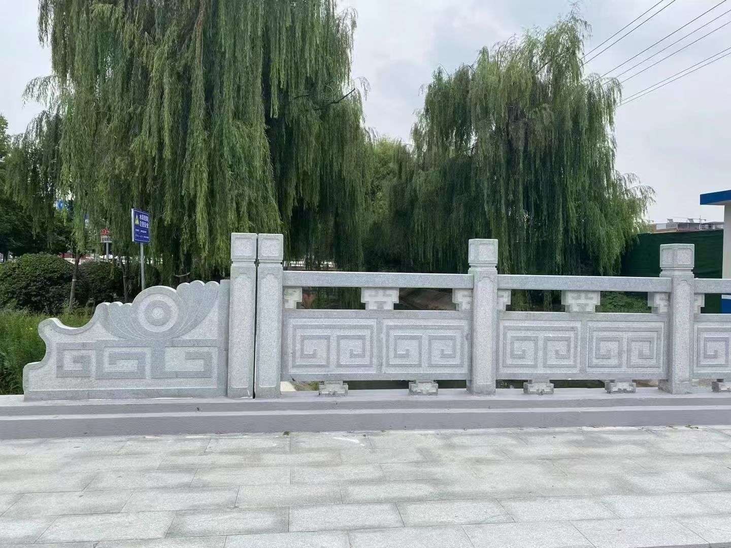 百色 芝麻灰桥栏杆、河道栏杆安装效果