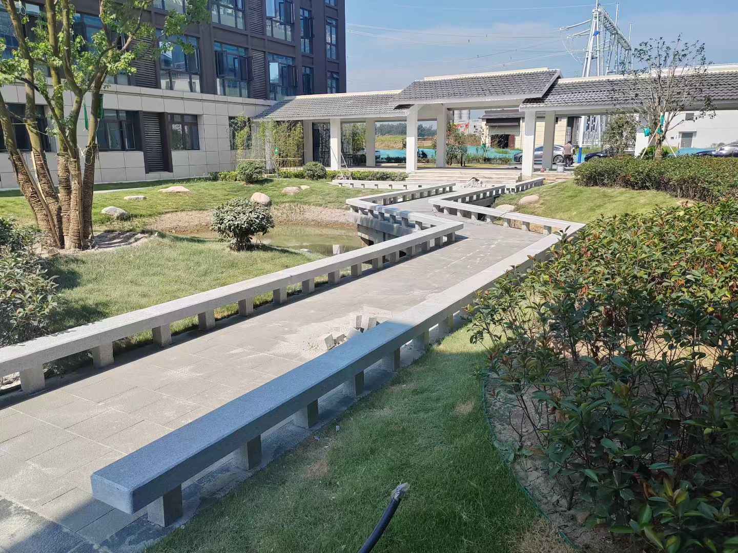 百色 芝麻灰小区坐凳&栏杆安装效果