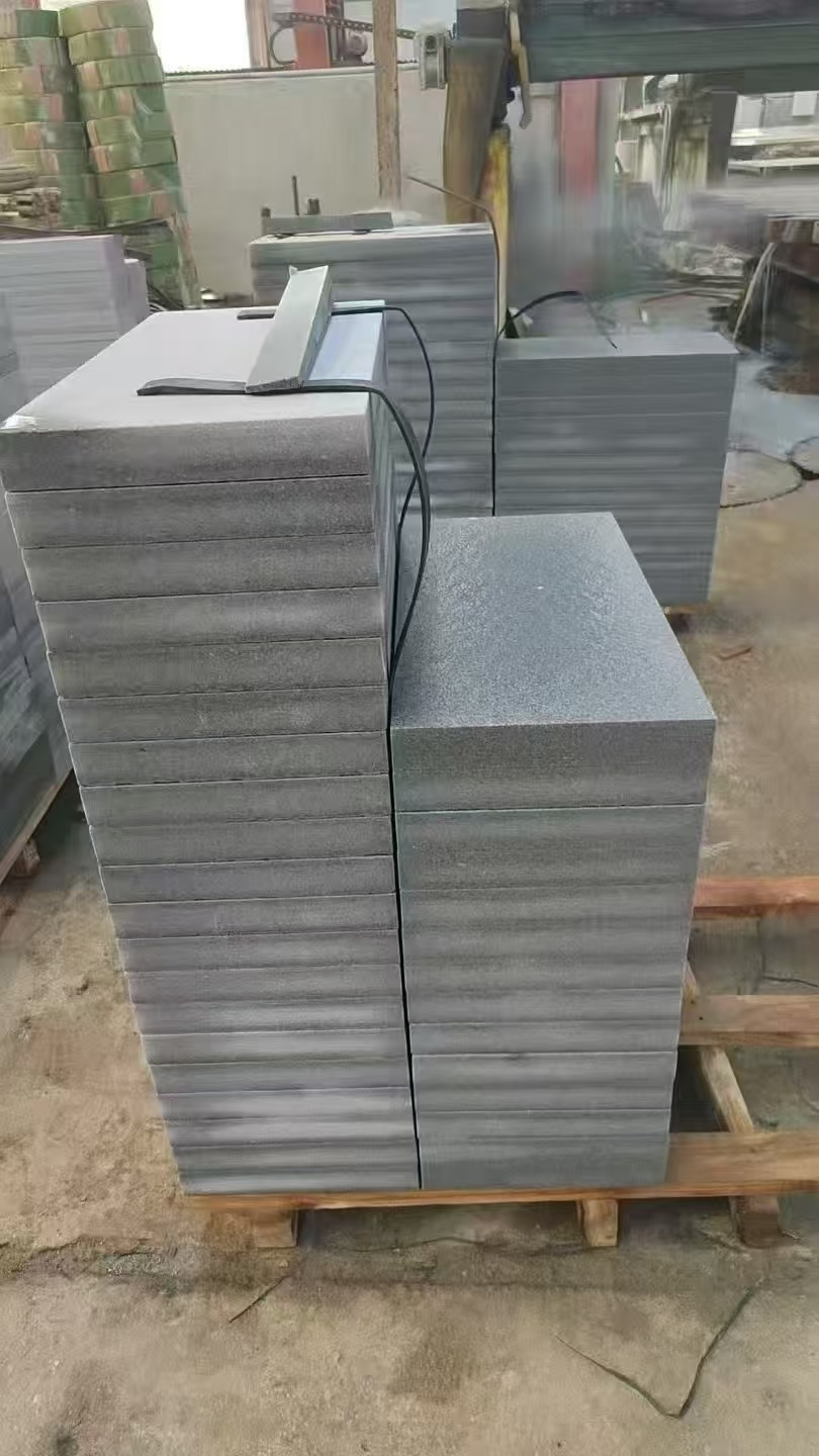 百色 芝麻灰火烧面300*600*50地铺石材