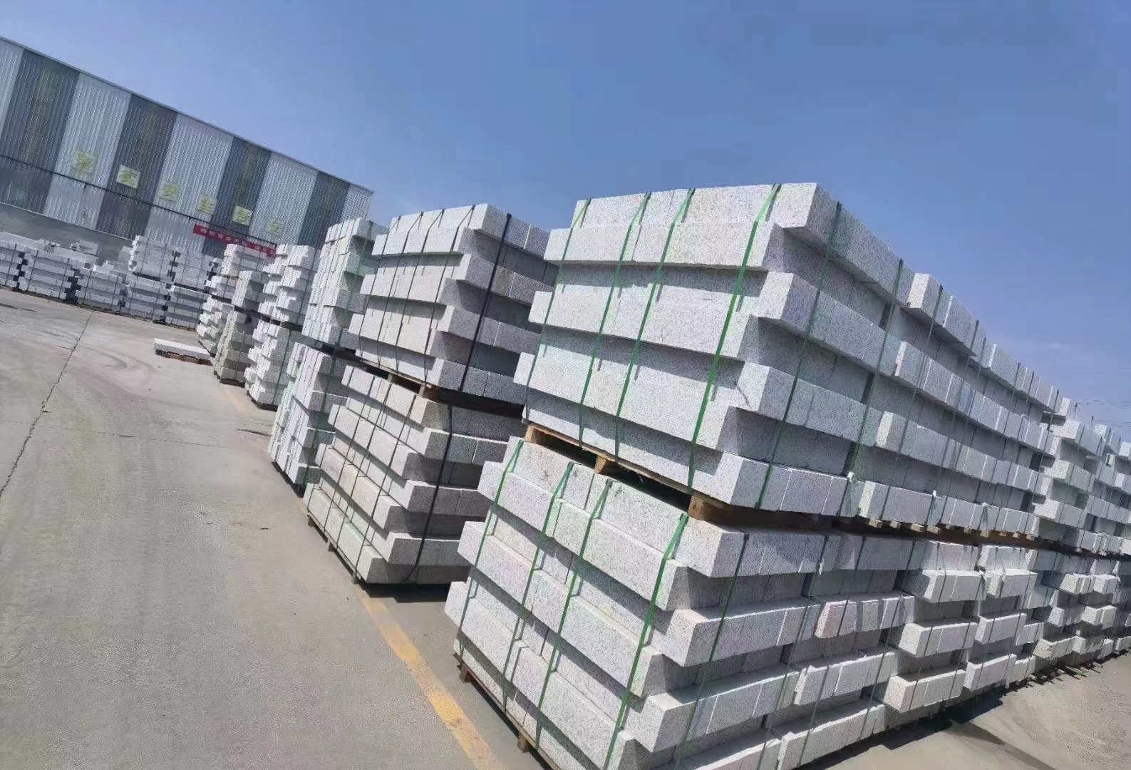 百色芝麻白路沿石如何进行正确铺设